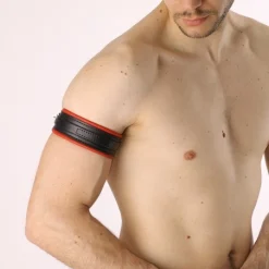 Bruthal Gear Brassard Boucle Cuir -Vestiaire Fetish Soldes brassard boucle cuir 22