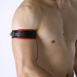 Bruthal Gear Brassard Boucle Cuir -Vestiaire Fetish Soldes brassard boucle cuir 25