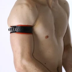 Bruthal Gear Brassard Boucle Cuir -Vestiaire Fetish Soldes brassard boucle cuir 26