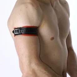 Bruthal Gear Brassard Boucle Cuir -Vestiaire Fetish Soldes brassard boucle cuir 27