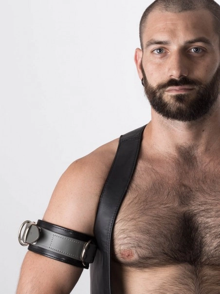 RoB Accessoires Brassard Cuir Boucle Bondage 6 RoB Accessoires Brassard Cuir Boucle Bondage – Image 4