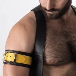 RoB Accessoires Brassard Cuir Boucle Piss 8 RoB Accessoires Brassard Cuir Boucle Piss -Vestiaire Fetish Soldes brassard cuir boucle piss 1