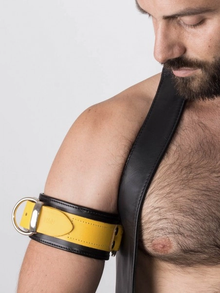 RoB Accessoires Brassard Cuir Boucle Piss 5 RoB Accessoires Brassard Cuir Boucle Piss – Image 3