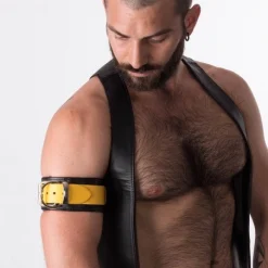 RoB Accessoires Brassard Cuir Boucle Piss 11 RoB Accessoires Brassard Cuir Boucle Piss -Vestiaire Fetish Soldes brassard cuir boucle piss 4