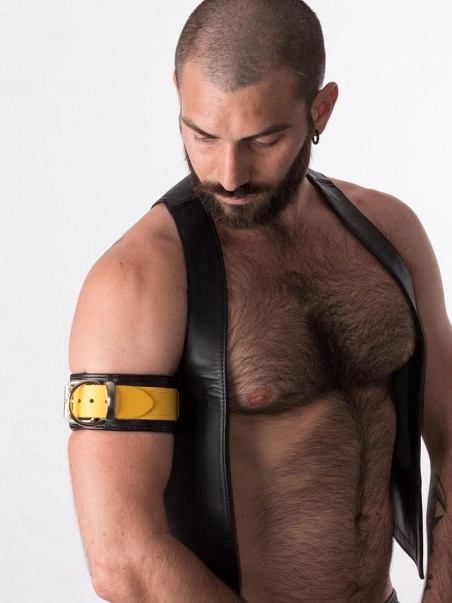 RoB Accessoires Brassard Cuir Boucle Piss 7 RoB Accessoires Brassard Cuir Boucle Piss – Image 5