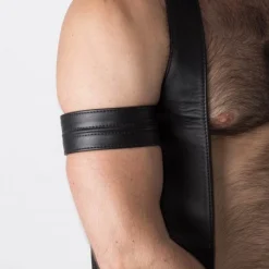 RoB Accessoires Brassard Large Ajustable Pressions -Vestiaire Fetish Soldes brassard large ajustable pressions 37