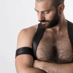 RoB Accessoires Brassard Large Ajustable Pressions -Vestiaire Fetish Soldes brassard large ajustable pressions 38