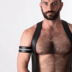 RoB Accessoires Brassard Large Ajustable Pressions -Vestiaire Fetish Soldes brassard large ajustable pressions 49