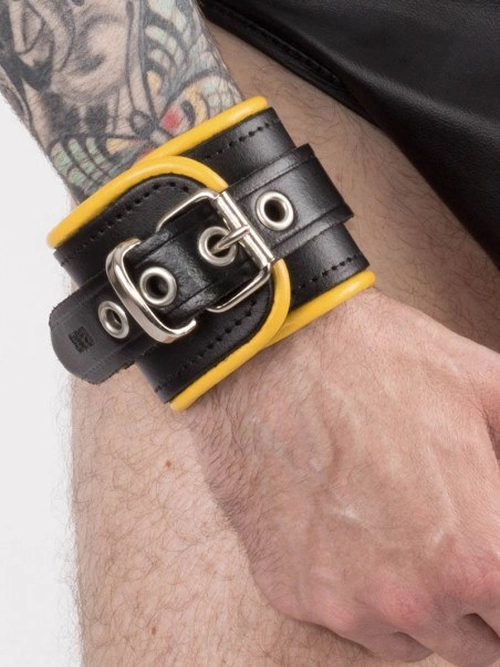 RoB Accessoires Menottes Cuir Bords Jaunes 3 RoB Accessoires Menottes Cuir Bords Jaunes