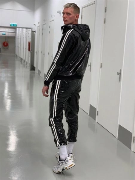 Mr. Riegillio Pantalon Sportswear PVC à Bandes Blanches - Mr Riegillio 4 Mr. Riegillio Pantalon Sportswear PVC à Bandes Blanches - Mr Riegillio – Image 2