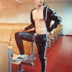 Mr. Riegillio Pantalon Sportswear PVC à Bandes Blanches - Mr Riegillio 8 Mr. Riegillio Pantalon Sportswear PVC à Bandes Blanches - Mr Riegillio -Vestiaire Fetish Soldes pantalon sportswear pvc a bandes blanches mr riegillio 2