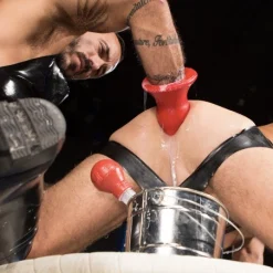 Oxballs Plug Creux Souple Pig Hole Rouge 9 Oxballs Plug Creux Souple Pig Hole Rouge -Vestiaire Fetish Soldes plug creux souple pig hole rouge 2